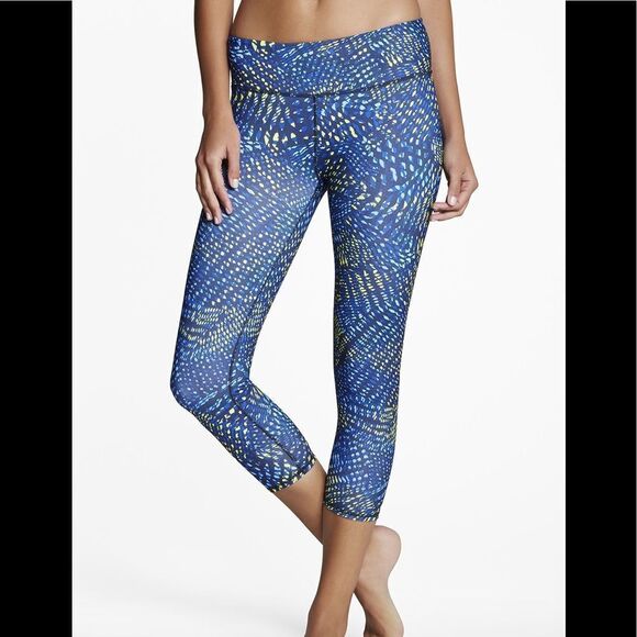 FABLETICS Salar Printed PowerHold Yoga Capri. - Picture 1 of 6